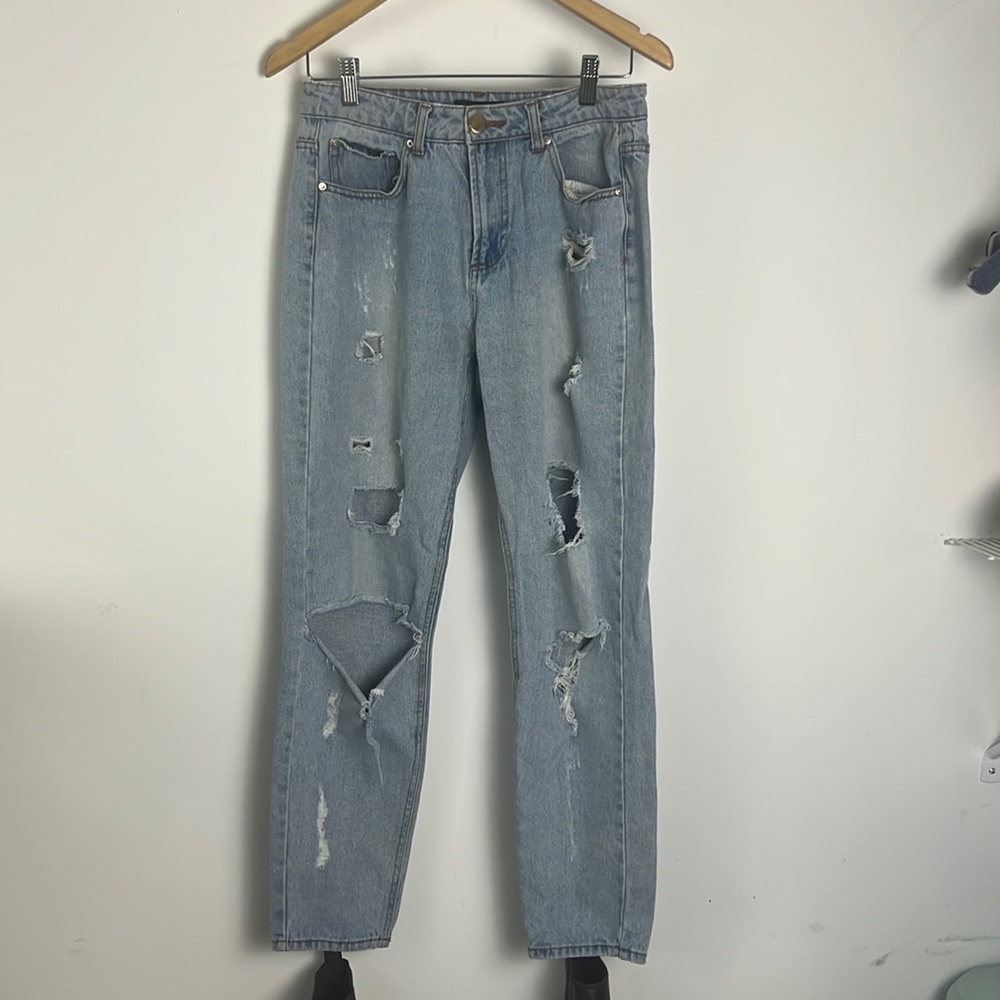 Forever 21 mom ripped jeans size 27